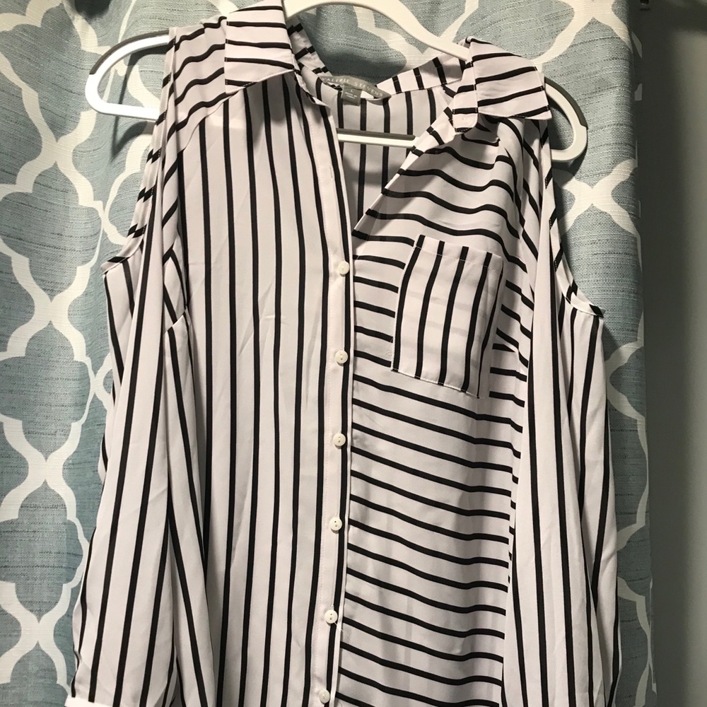 Women’s Size Large Cold Shoulder Button Up Blouse